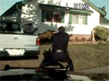 В Калифорнии полицейский, всадивший в мужчину на улице 11 пуль, ушел от наказания за убийство (ВИДЕО)