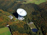 Исследователи из Амстердамского свободного университета и радиоастрономического института Макса Планка через 100-метровый Эффельсбергский радиотелескоп вглядывались в звезды галактики, расположенной на расстоянии семи миллиардов световых лет от Земли