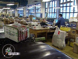 Новогодний вал товаров из зарубежных интернет-магазинов ставит на грань коллапса "Почту России" Новогодний вал товаров из зарубежных интернет-магазинов ставит на грань коллапса "Почту России"