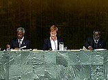В первые минуты церемонии открытия участники почтили память сотрудников ООН, убитых сегодня мятежниками в Западном Тиморе