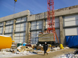 ЧП случилось при демонтаже четвертой секции крана на высоте около 30 метров при строительстве второй очереди Загорской ГАЭС-2