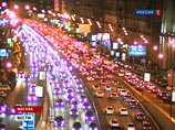 В вечерний час-пик в среду российская столица оказалась скована многокилометровыми пробками. Казалось бы, для Москвы ничего в этом удивительного нет, вечер и утро будней - время на дорогах напряженное