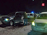 По версии полиции, Кочнев на Toyota Land Cruiser Prado протаранил другую машину, выскочил из иномарки и начал крушить зеркала на автомобилях