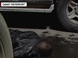 Затем, по словам очевидцев, мужчина достал нож и нанес себе пять ударов в грудь Затем, по словам очевидцев, мужчина достал нож и нанес себе пять ударов в грудь