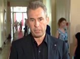 Эта тема обсуждалась с уполномоченным по правам ребенка Павлом Астаховым (который теперь выступает за принятие "сиротского закона"), и было решено воздержаться от запрета. В результате документ был подписан Эта тема обсуждалась с уполномоченным по правам ребенка Павлом Астаховым (который теперь выступает за принятие "сиротского закона"), и было решено воздержаться от запрета. В результате документ был подписан