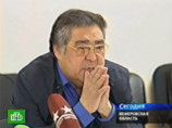 Кемеровский губернатор наградил медалью дрессировщика польского цирка, чьих слонов отпаивали водкой Кемеровский губернатор наградил медалью дрессировщика польского цирка, чьих слонов отпаивали водкой