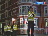 Свое "рождественское послание" он произнес с балкона посольства Эквадора в Лондоне, где укрывается уже шесть месяцев Свое "рождественское послание" он произнес с балкона посольства Эквадора в Лондоне, где укрывается уже шесть месяцев