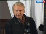 Создатель WikiLeaks, не сходя с балкона "убежища", пригрозил миру миллионом новых разоблачений