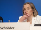 Германский министр по делам семьи Кристина Шрёдер  призвала называть Всевышнего нейтральным в гендерном отношении именем, не отдавая приоритет мужскому роду