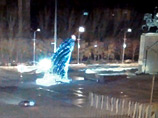 В столице Киргизии Бишкеке упала главная новогодняя елка страны, установленная на центральной площади города "Ала-Тоо"