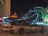 В Бишкеке рухнула главная елка, установленная на центральной площади В Бишкеке рухнула главная елка, установленная на центральной площади