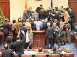 Утверждение бюджета Македонии закончилось побоищем в парламенте (ВИДЕО)