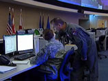 По данным NORAD, за Санта-Клаусом и его главным оленем Рудольфом, который бежит впереди упряжки, везущей сани с подарками во время их совместного кругосветного путешествия, следили более 40 радиолокационных станций По данным NORAD, за Санта-Клаусом и его главным оленем Рудольфом, который бежит впереди упряжки, везущей сани с подарками во время их совместного кругосветного путешествия, следили более 40 радиолокационных станций