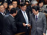 Абэ поддержали в основном его соратники по Либерал-демократической партии и представители центристской партии Новая Комэйто