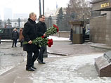 В четверг они возложили в четверг цветы к памятнику российскому государственному деятелю Петру Столыпину