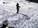 Россиянин попал под лавину на юге Киргизии. Его пытаются найти спасатели 
