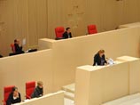 Грузинский парламент преодолел вето, наложенное президентом Михаилом Саакашвили на законопроект об амнистии. Это коснется почти всех заключенных в Грузии. Среди тех, кто выйдет на свободу по амнистии, - все осужденные за шпионаж в пользу России
