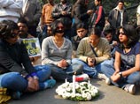 Полиция призывала население "мирно оплакивать смерть жертвы насилия"