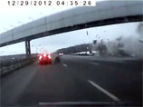 Видеорегистратор одного из водителей, проезжавших по Киевскому шоссе, зафиксировал момент катастрофы лайнера Ту-204