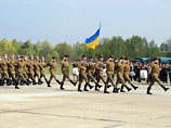 Украина в 2013 году перейдет на контрактную военную службу