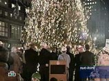 Более миллиона человек соберутся сегодня на Таймс-сквер - главной площади Нью-Йорка, чтобы встретить наступление Нового года