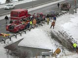 Авария произошла в городе Пендлтон в американском штате Орегон. Туристический автобус пробил ограждение шоссе и, вылетев в овраг, вертикально приземлился