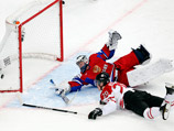 Сборная России со счетом 1:4 уступила канадцам в последнем туре группового этапа чемпионата мира по хоккею среди молодежных команд, потерпев первое поражение на домашнем турнире в Уфе
