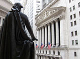 Между тем торги на Нью-йоркской фондовой бирже открылись в понедельник разнонаправленно после резкого падения - с 0,9 до 1,2% - в ходе прошлой торговой сессии