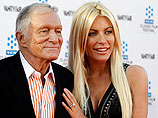 86-летний основатель Playboy в канун Нового года женился на сбегавшей от него 26-летней модели (ФОТО) 86-летний основатель Playboy в канун Нового года женился на сбегавшей от него 26-летней модели (ФОТО)