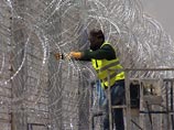 Израиль закончил строительство забора безопасности на границе с Египтом. Строительство было закончено 31 декабря. Заградительное сооружение протяженностью 227 километров обошлось Израилю в 1,6 миллиарда шекелей Израиль закончил строительство забора безопасности на границе с Египтом. Строительство было закончено 31 декабря. Заградительное сооружение протяженностью 227 километров обошлось Израилю в 1,6 миллиарда шекелей