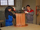 В настоящее время, по его словам, "в российских колониях производится огромное количество товаров - более 100 тысяч наименований - на огромные суммы денег" В настоящее время, по его словам, "в российских колониях производится огромное количество товаров - более 100 тысяч наименований - на огромные суммы денег"