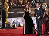сех сразила Анджелина Джоли, которая на вручении премии "Оскар" по поводу и без демонстрировала свою чрезмерно стройную правую ногу. Итог &#8211; слово "legbomb" "ногабомба"