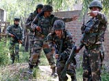 Пакистанское командование утверждает, что индийские солдаты пересекли демаркационную линию между двумя странами и вторглись в районы, контролируемые Пакистаном