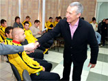 В среду на общем собрании команды футболистам краснодарской Кубани" был представлен новый главный тренер Леонид Кучук