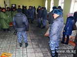 В Киргизии в драке из-за пропавшего телефона приняли участие 82 китайца и 100 селян, а пять полицейских оказались в заложниках В Киргизии в драке из-за пропавшего телефона приняли участие 82 китайца и 100 селян, а пять полицейских оказались в заложниках