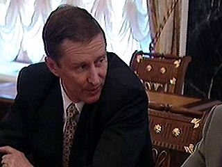 Соединенные Штаты передали России имеющиеся у них данные об аварии АПЛ "Курск", сообщил журналистам секретарь Совета Безопасности Сергей Иванов Соединенные Штаты передали России имеющиеся у них данные об аварии АПЛ "Курск", сообщил журналистам секретарь Совета Безопасности Сергей Иванов