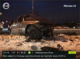 В полиции изданию также сообщили, что за рулем "Лады" находился 24-летний Роял Гулиев - именно его машина на большой скорости задела двигавшийся в том же направлении Volkswagen банкира