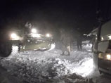 Казахстан накрыла снежная буря. Спасатели выкапывают из-под снега сотни автомобилей
