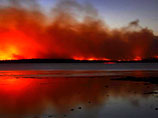 Один из лесных пожаров, продолжающих бушевать в австралийском штате Новый Южный Уэльс, грозит уничтожить крупнейшую обсерваторию страны