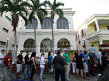 На Кубе в понедельник вступил в силу закон, дающий гражданам право впервые с 1961 года свободно выезжать за границу, не получая для этого специального разрешения властей