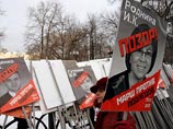 Напомним, что Роднину в числе прочих депутатов и сенаторов на марше клеймили позором: фотографии всех поддержавших "антисиротский" проект депутатов несли на плакатах, которые в конце шествия были выброшены в мусорный контейнер Напомним, что Роднину в числе прочих депутатов и сенаторов на марше клеймили позором: фотографии всех поддержавших "антисиротский" проект депутатов несли на плакатах, которые в конце шествия были выброшены в мусорный контейнер