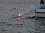 МЧС приоткрыло завесу тайны: дайвер прогулялся с горящим олимпийским  факелом по дну Байкала 