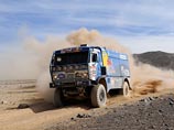 Гонка грузовиков на "Дакаре" превратилась в дуэль между "КамАЗами" (ВИДЕО)