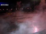 По Дмитровскому шоссе и прилегающим улицам текут потоки воды: прорвало трубу