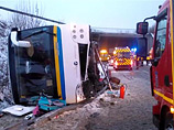 Автобус, перевозивший туристов из России, перевернулся во Франции, пострадали не менее 20 человек
