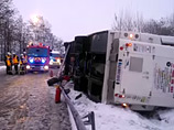 Авария произошла в субботу утром на дороге у города Шамбери на востоке страны. По предварительным данным, автобус занесло на дороге из-за гололеда Авария произошла в субботу утром на дороге у города Шамбери на востоке страны. По предварительным данным, автобус занесло на дороге из-за гололеда