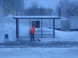 В городе ожидается ухудшение видимости на дорогах, гололедица. "Коммунальные службы находятся в состоянии готовности к предстоящему снегопаду