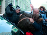 Геи в косоворотках и лесбиянки в кокошниках ответили депутатам Госдумы акциями в защиту традиционных ценностей Геи в косоворотках и лесбиянки в кокошниках ответили депутатам Госдумы акциями в защиту традиционных ценностей
