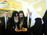 После литургии предстоятель РПЦ передал в качестве дара Грузинской православной церкви частицу мощей святого князя Александра Невского
