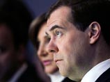 Медведев в Давосе призвал не бояться "Газпрома" и готовиться к продаже "Роснефти" Медведев в Давосе призвал не бояться "Газпрома" и готовиться к продаже "Роснефти"